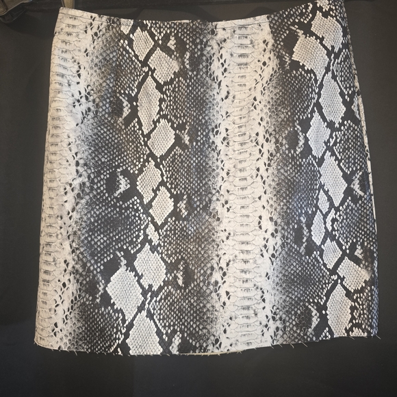 Snakeskin Print Zipper Skirt - Picture 2 of 2